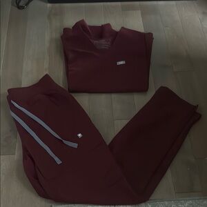 Figs low waisted yola scrub pants and Catarina one pocket scrub top